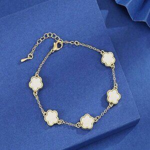 Simplistic Flower Bracelet